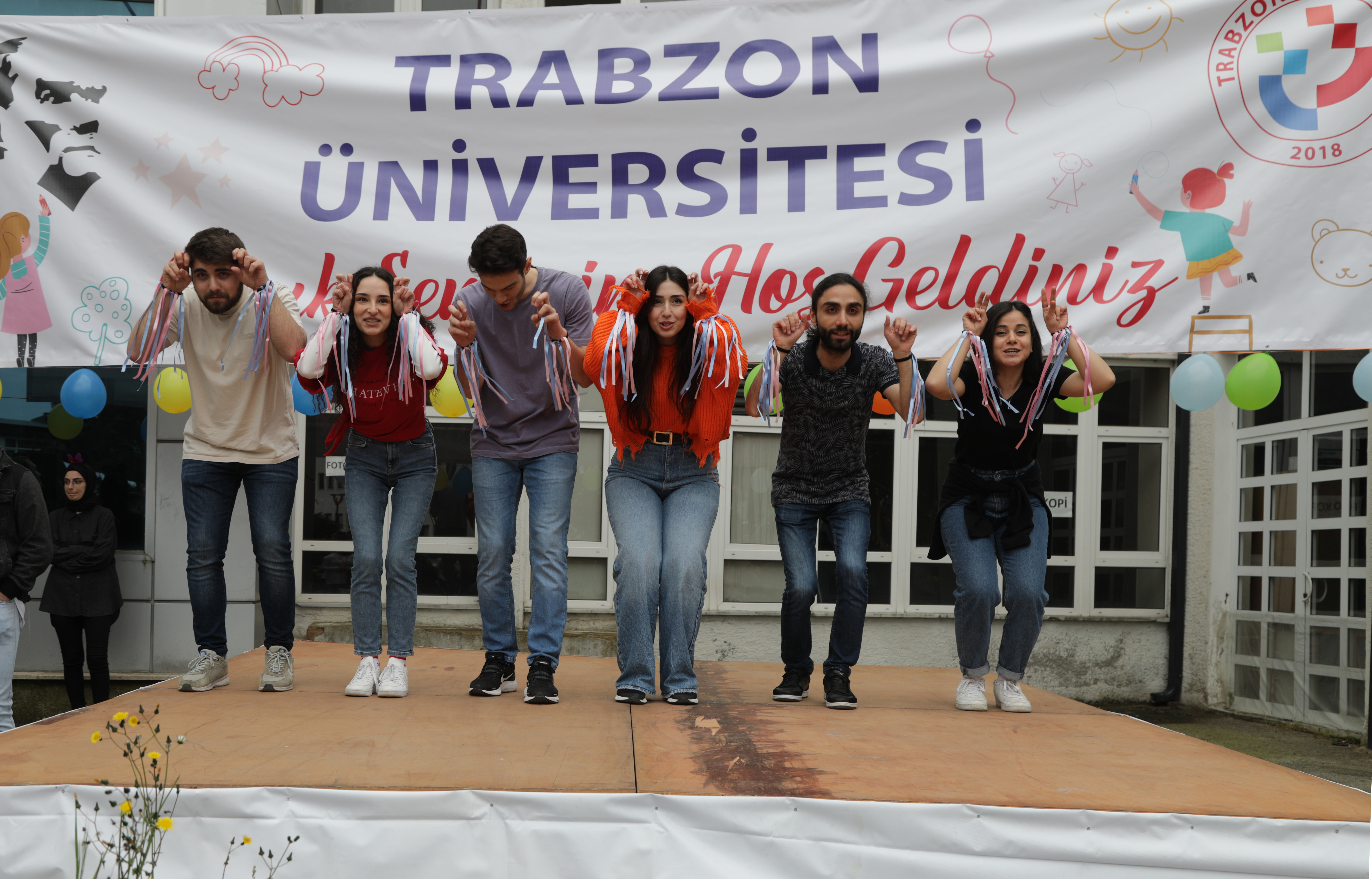 Trabzon niversitesinden Depremzede ocuklara zel enlik

