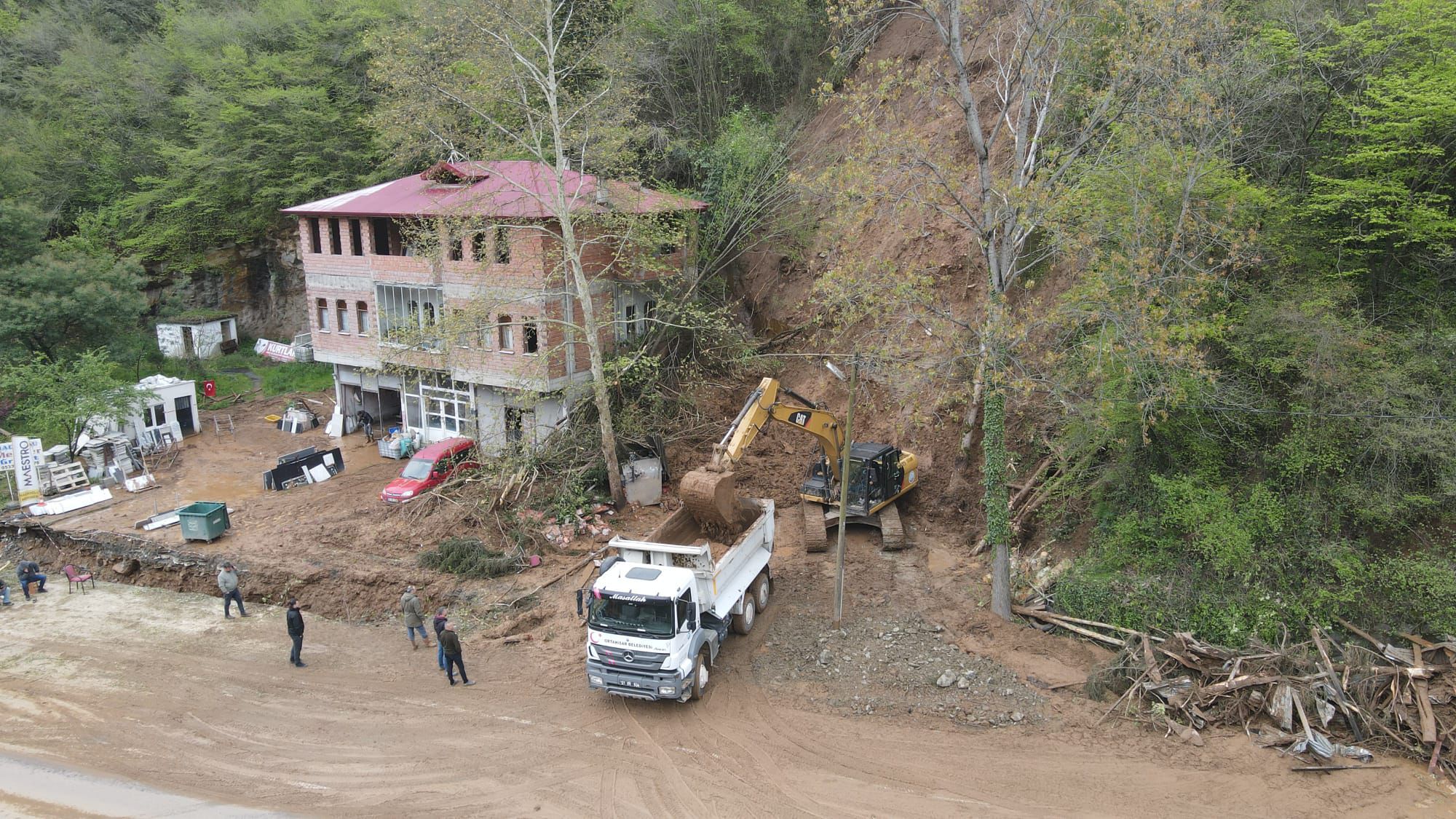 ORTAH�SAR BELED�YES�, KIRSAL MAHALLELERDE YA�ANAN HEYELANLARA M�DAHALE ETT�