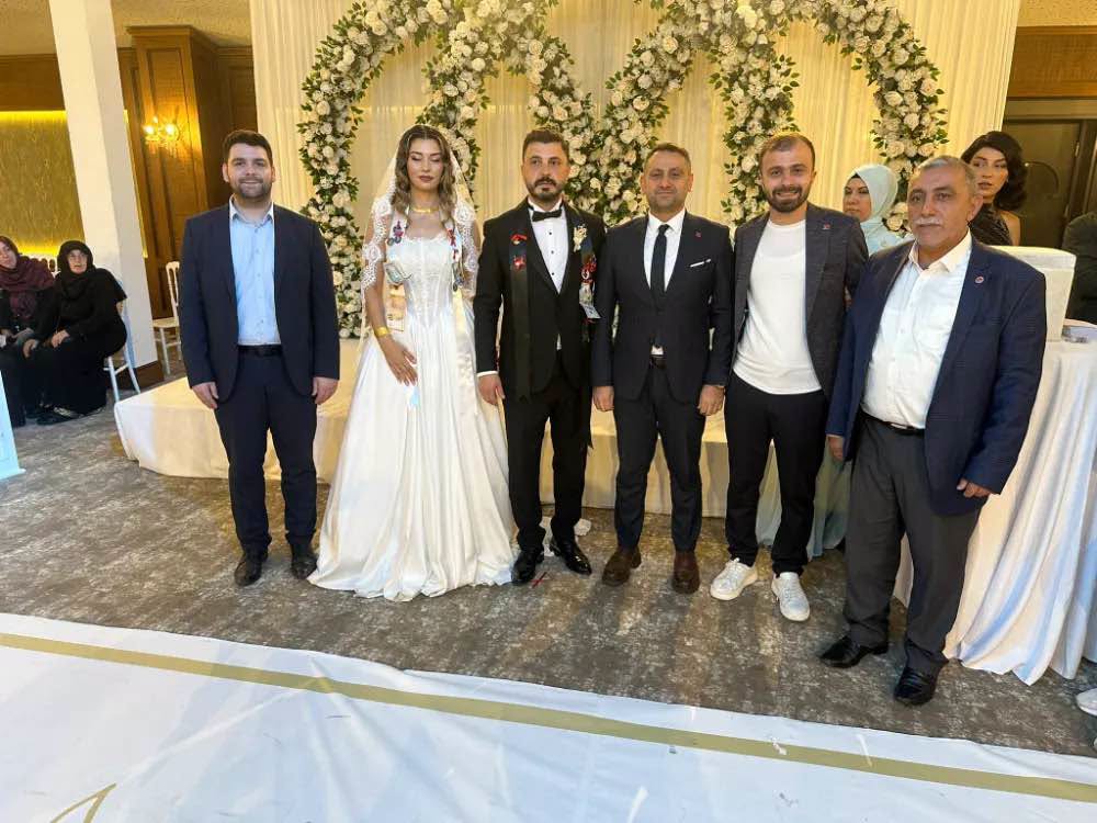ONUR VARLIK D�NYA EV�NE G�RD�