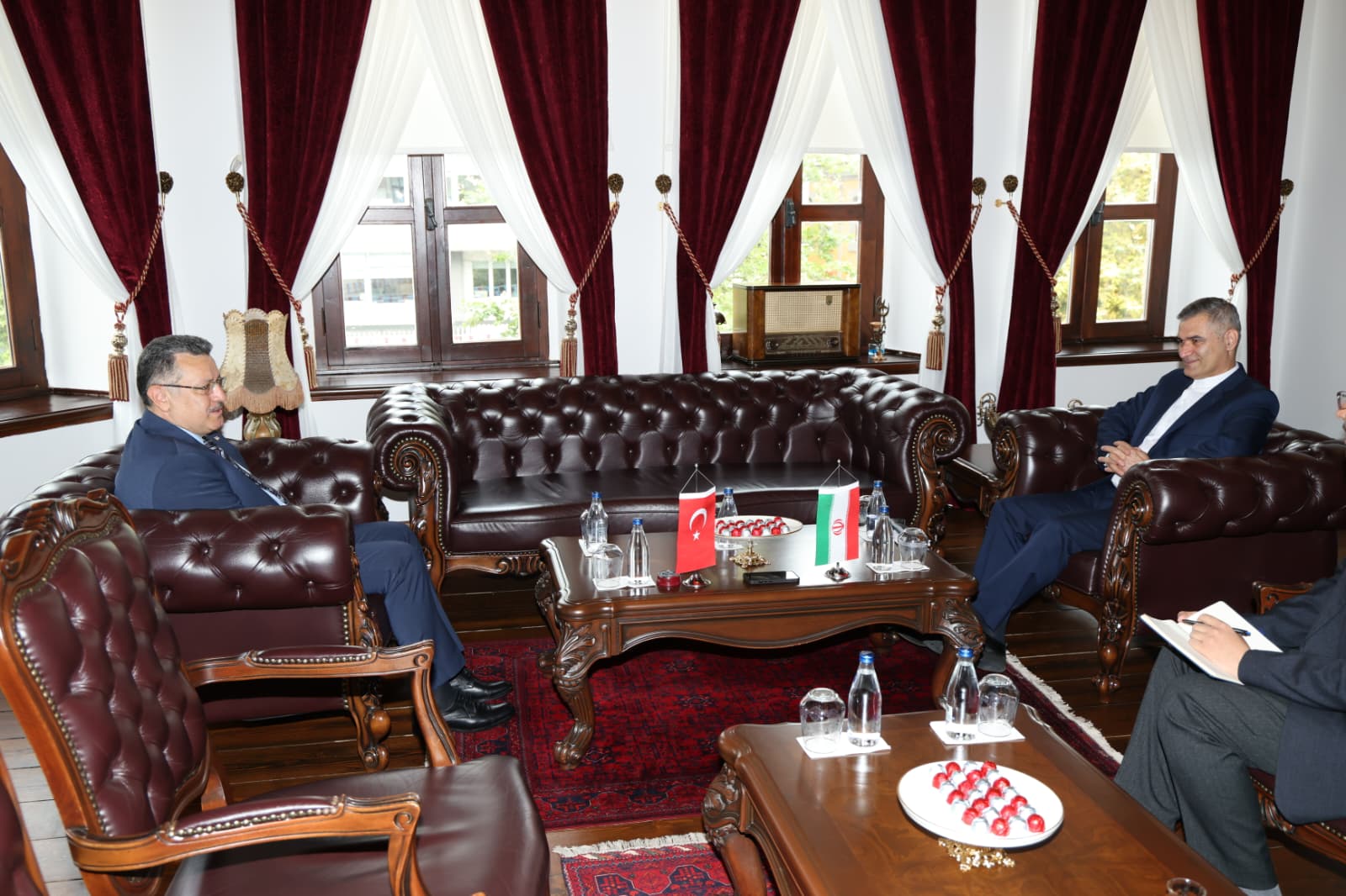 Ba�kan Gen�, �ran'�n yeni Trabzon Ba�konsolosu Khosravi�yi a��rlad�