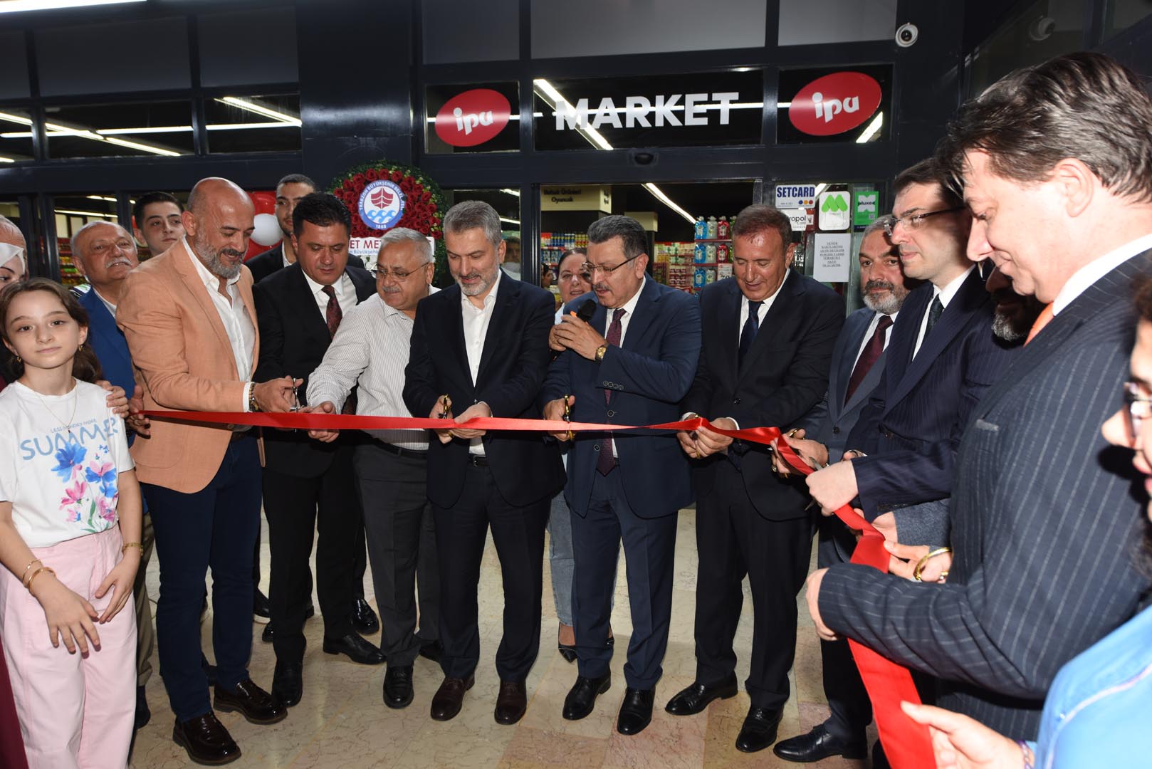Trabzon Ticaret ve Sanayi Odas� Ba�kan� Erkut �elebi, �PA Market�in Trabzon�daki 11�inci �ubesinin a��l�� t�renine kat�ld�.