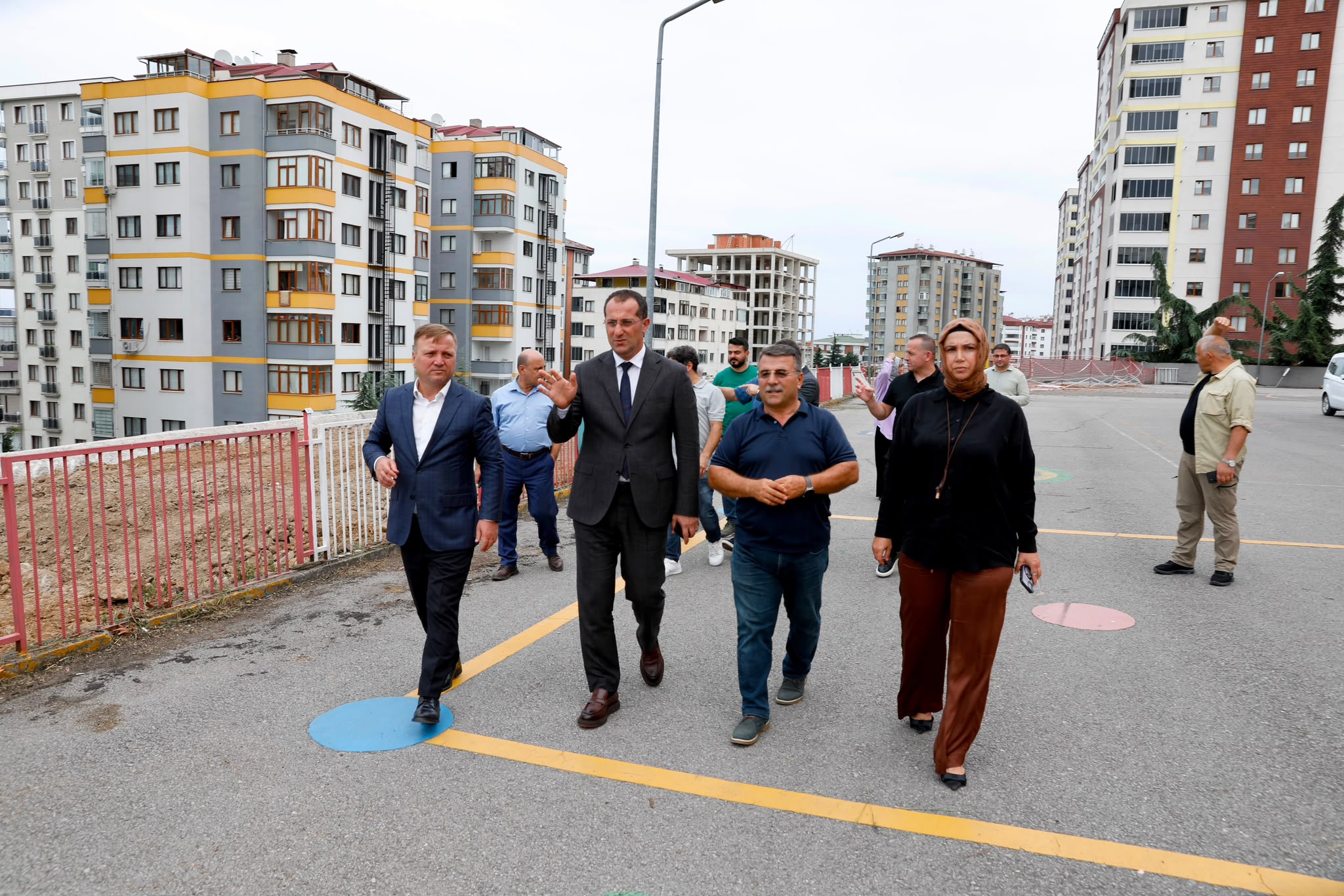 BA�KAN EK�M YER�NDE �NCEL�YOR, YAKINDAN TAK�P ED�YOR