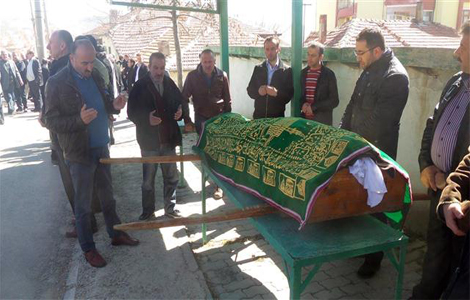  

Oktay Terzi Topraa Verildi

 