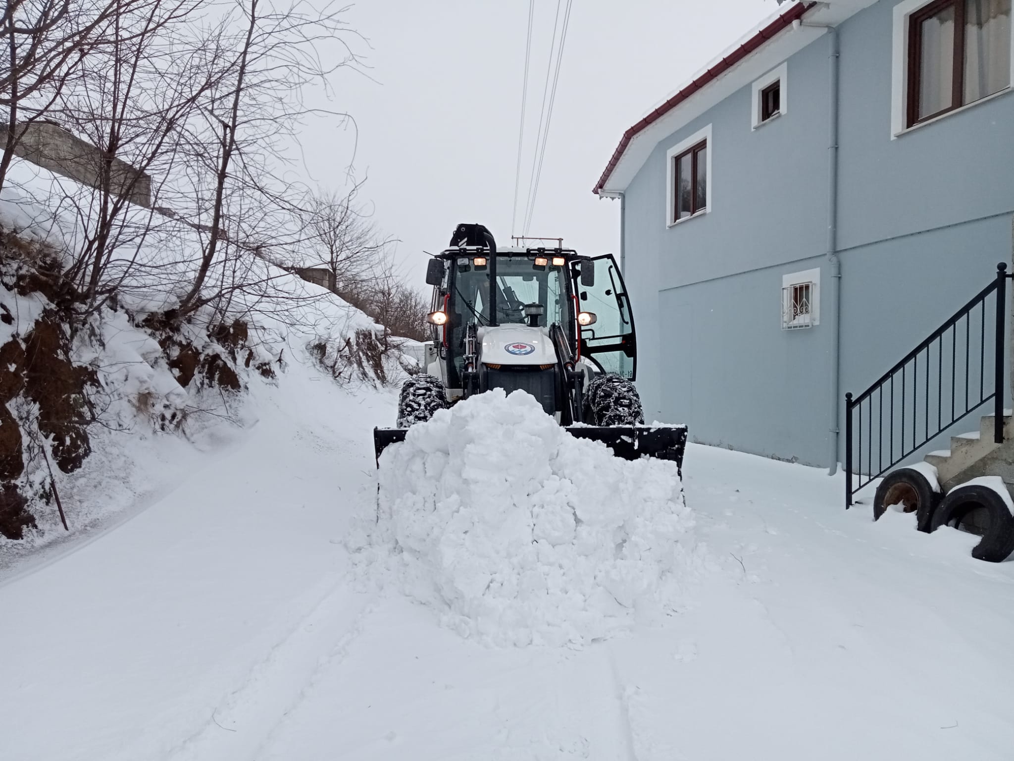 132 MAHALLE YOLUNDA KARLA MÜCADELE SÜRÜYOR