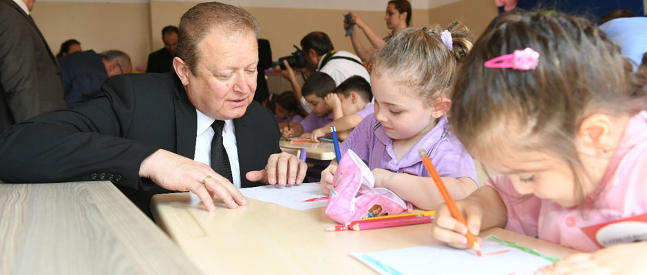 140 bin renci ders ba yapt.