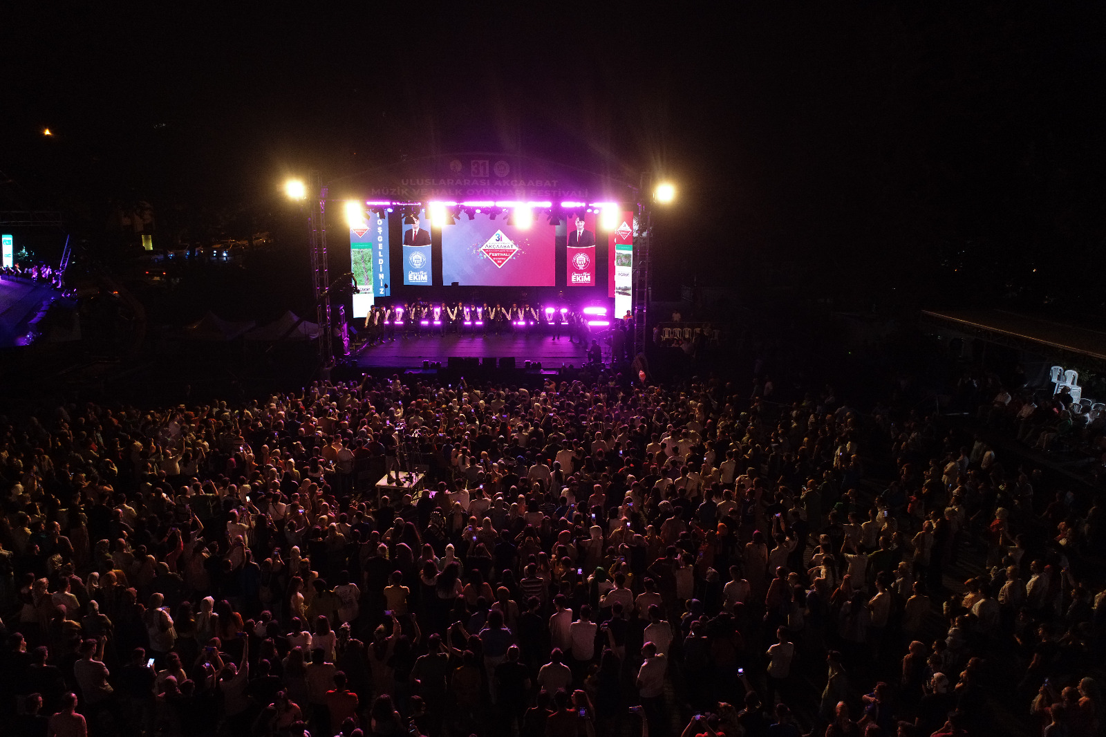 32. ULUSLARARASI AKAABAT MZK VE HALKOYUNLARI FESTVAL N SANATILAR BELL OLDU


