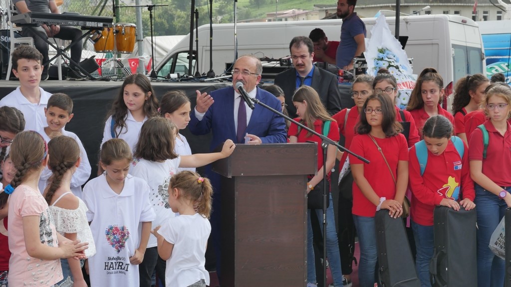 81 milyon omuz omuza ve yrek yreedir

