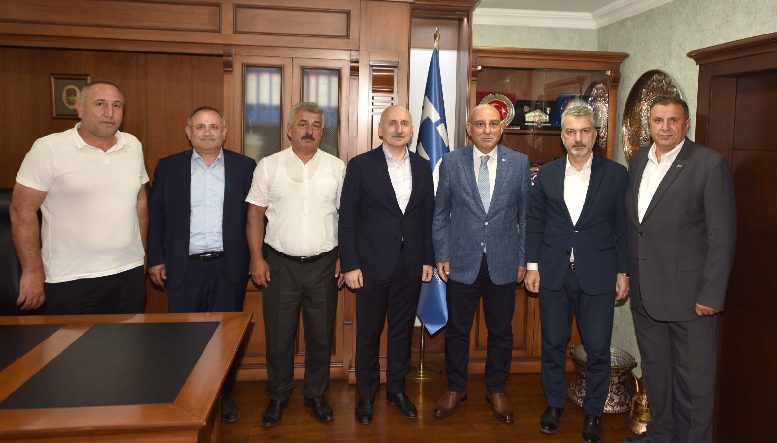 AK Parti heyeti TESOB'u ziyaret etti, esnafn talepleriyle ilgili istiarede bulunuldu
