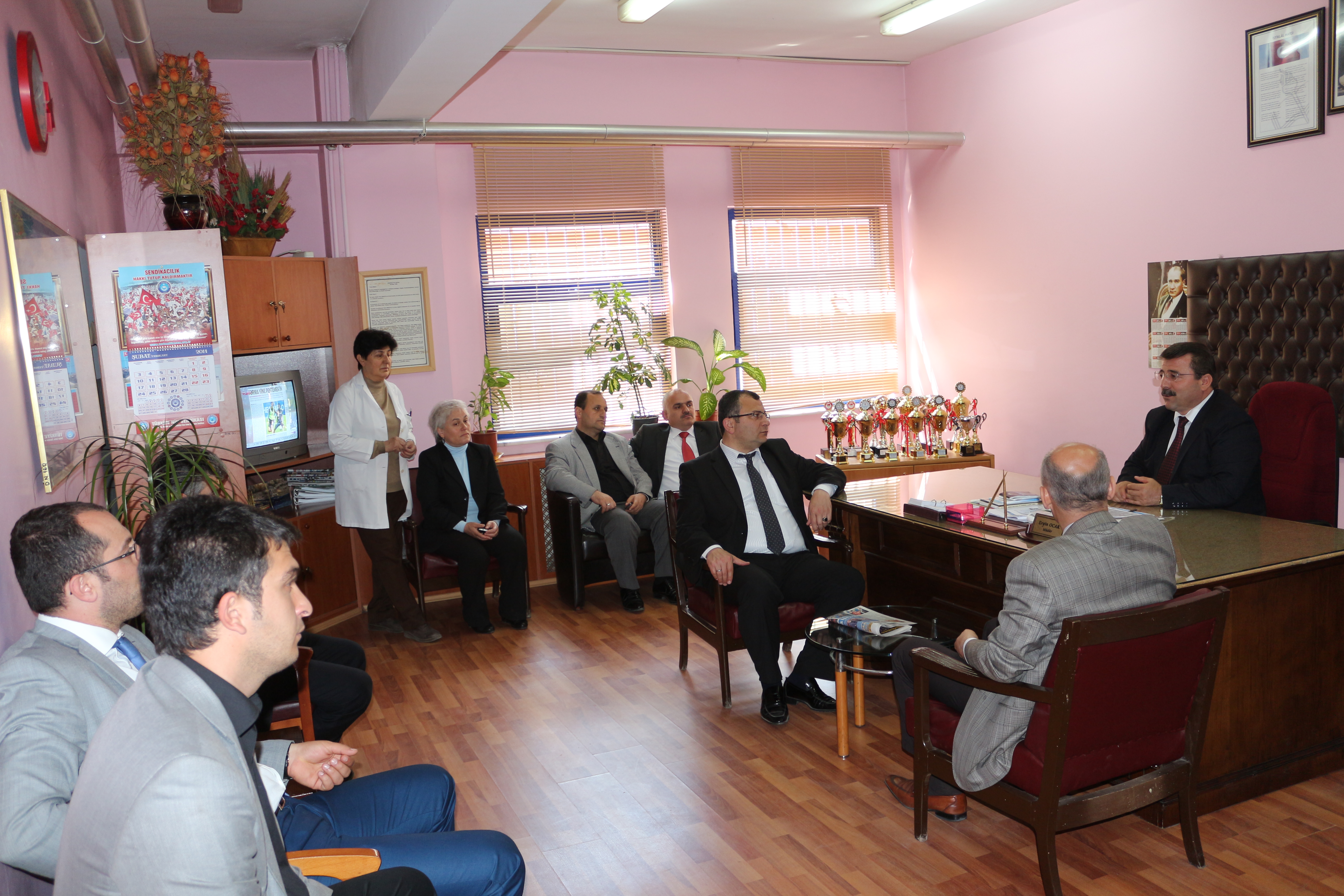 AK Parti Okullar Gezdi

 