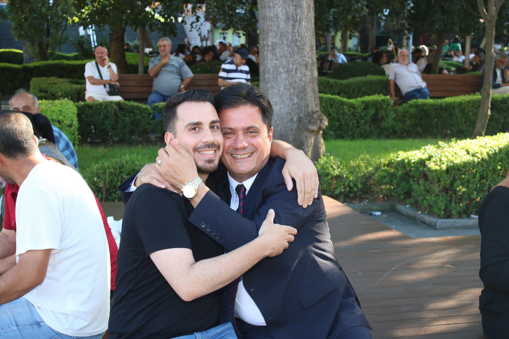 AK Parti Ortahisar İlçe Başkanı Dr. Seyit Hisoğlu, Trabzon Meydanı’nda Halkla Buluştu.