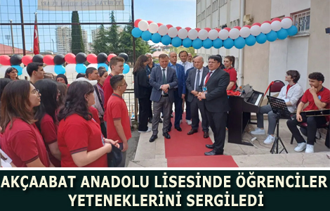 AKÇAABAT ANADOLU LİSESİNDE ÖĞRENCİLER YETENEKLERİNİ SERGİLEDİ