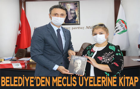 AKÇAABAT BELEDİYESİ’NDEN MECLİS ÜYELERİNE KİTAP