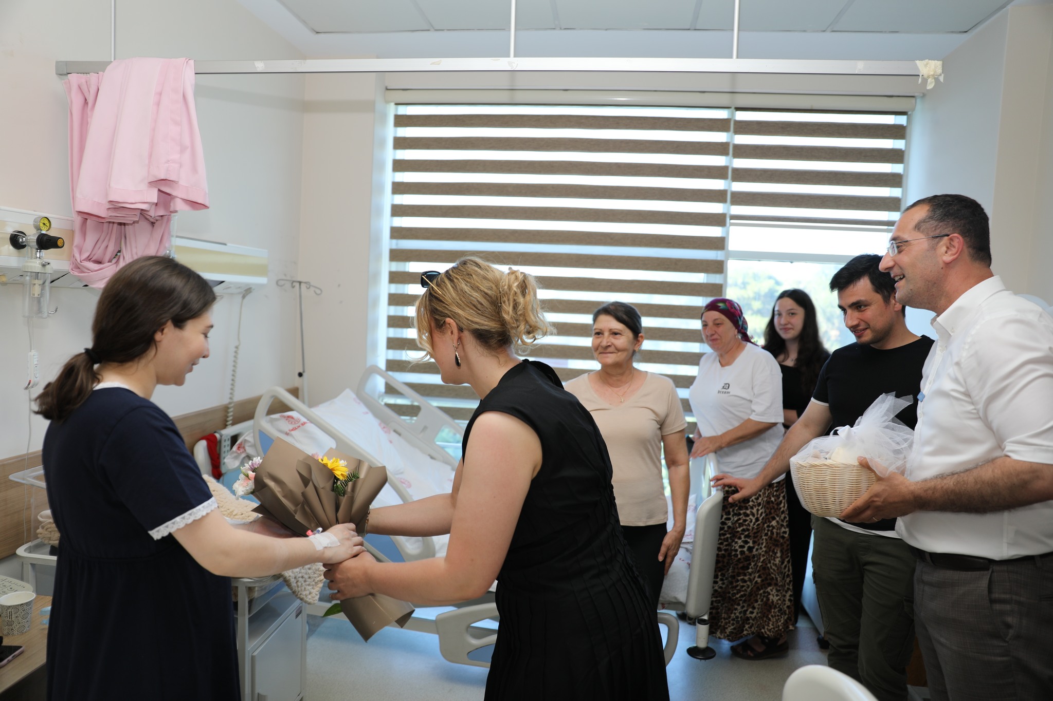 AKAABAT BELEDYESݒNDEN YEN DOANLARA ANLAMLI HEDYE
