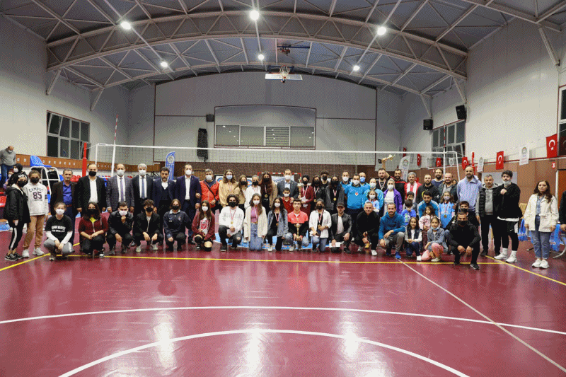 AKÇAABAT BELEDİYESİ’NİN DÜZENLEDİĞİ VOLEYBOL TURNUVASI SONA ERDİ