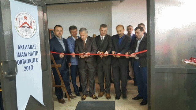 Akcaabat imam Hatip Ortaokulu Resim Sergisi Düzenledi.