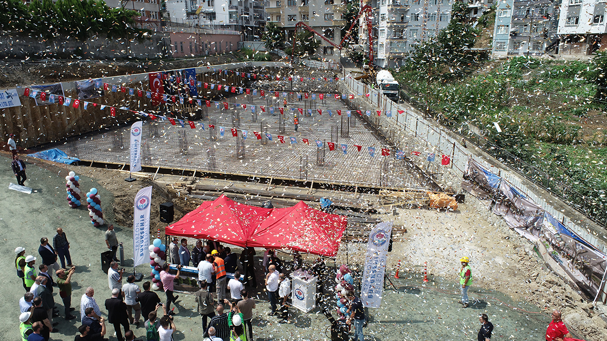 AKÇAABAT KATLI OTOPARK VE PAZAR YERİ İNŞAATININ TEMEL ATMA TÖRENİ YAPILDI