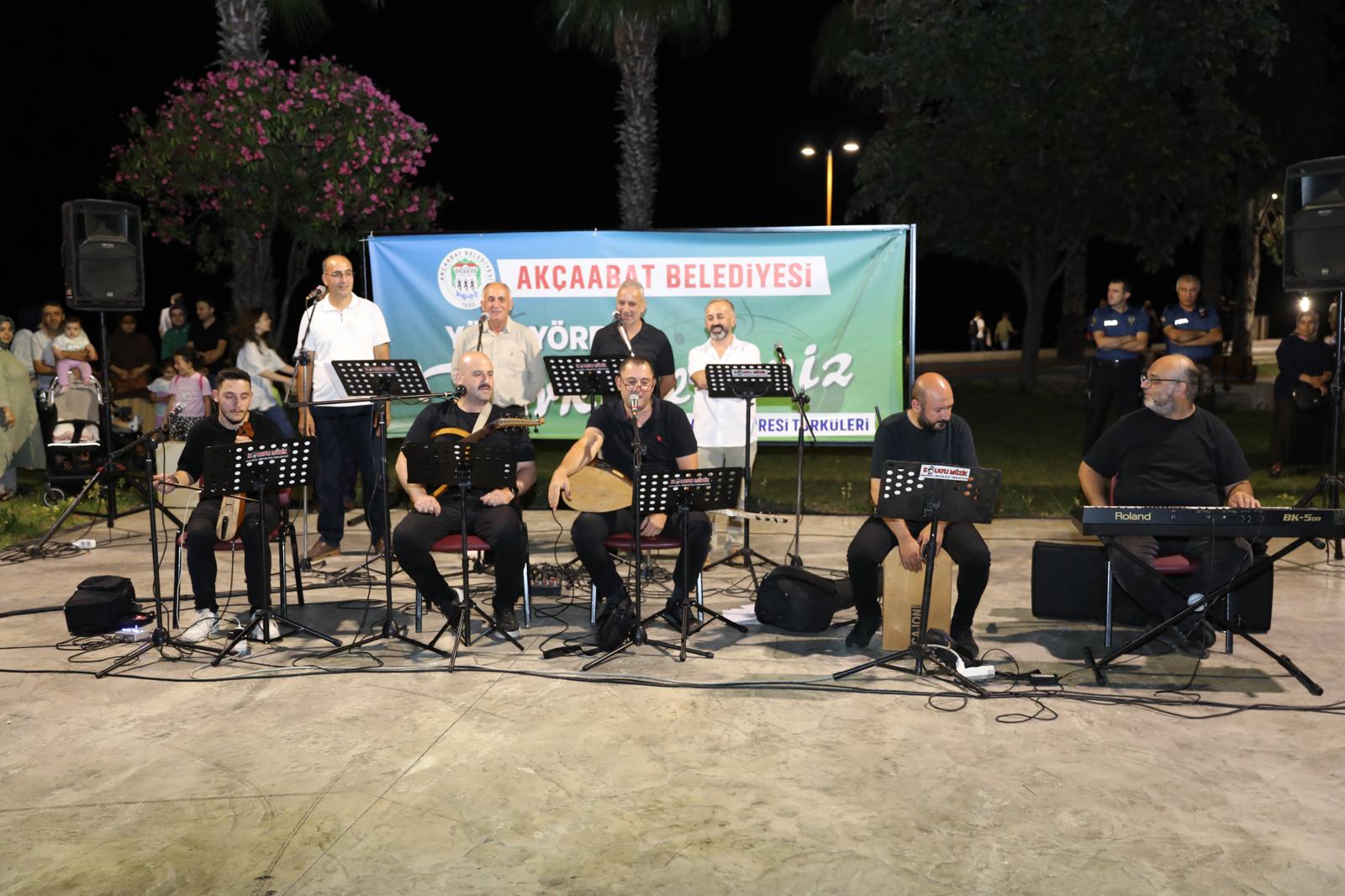 AKÇAABAT SAHİL PARKTA KARADENİZ RÜZGARI ESTİ