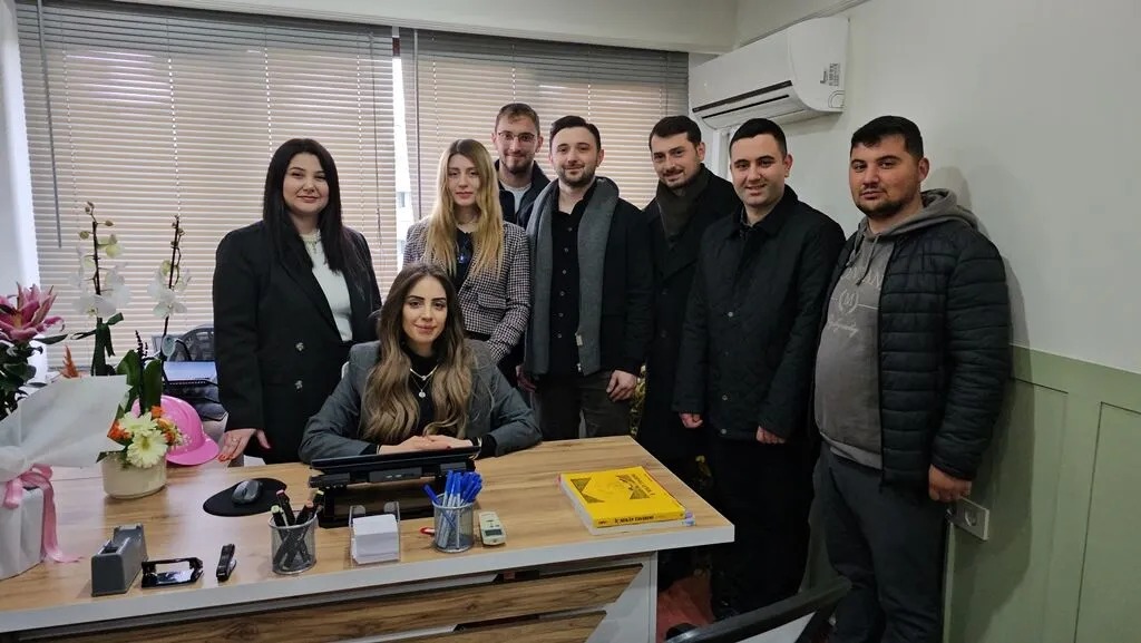 “AKÇAABATLI MİMAR SÜMEYYE TUYLU KENDİ OFİSİNİ AÇTI”