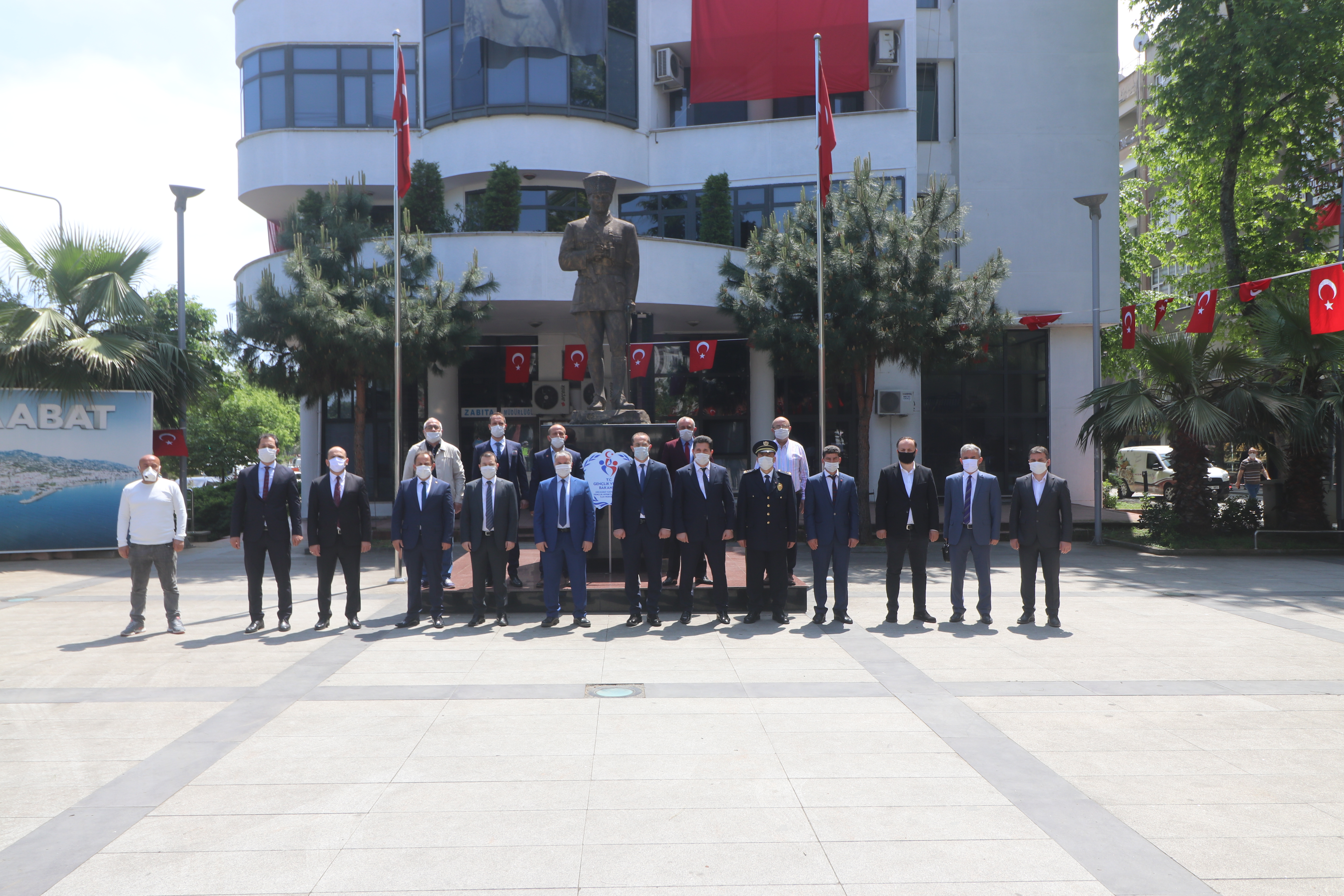 AKAABAT'TA 19 MAYIS ELENK SUNMA TREN YAPILDI.

