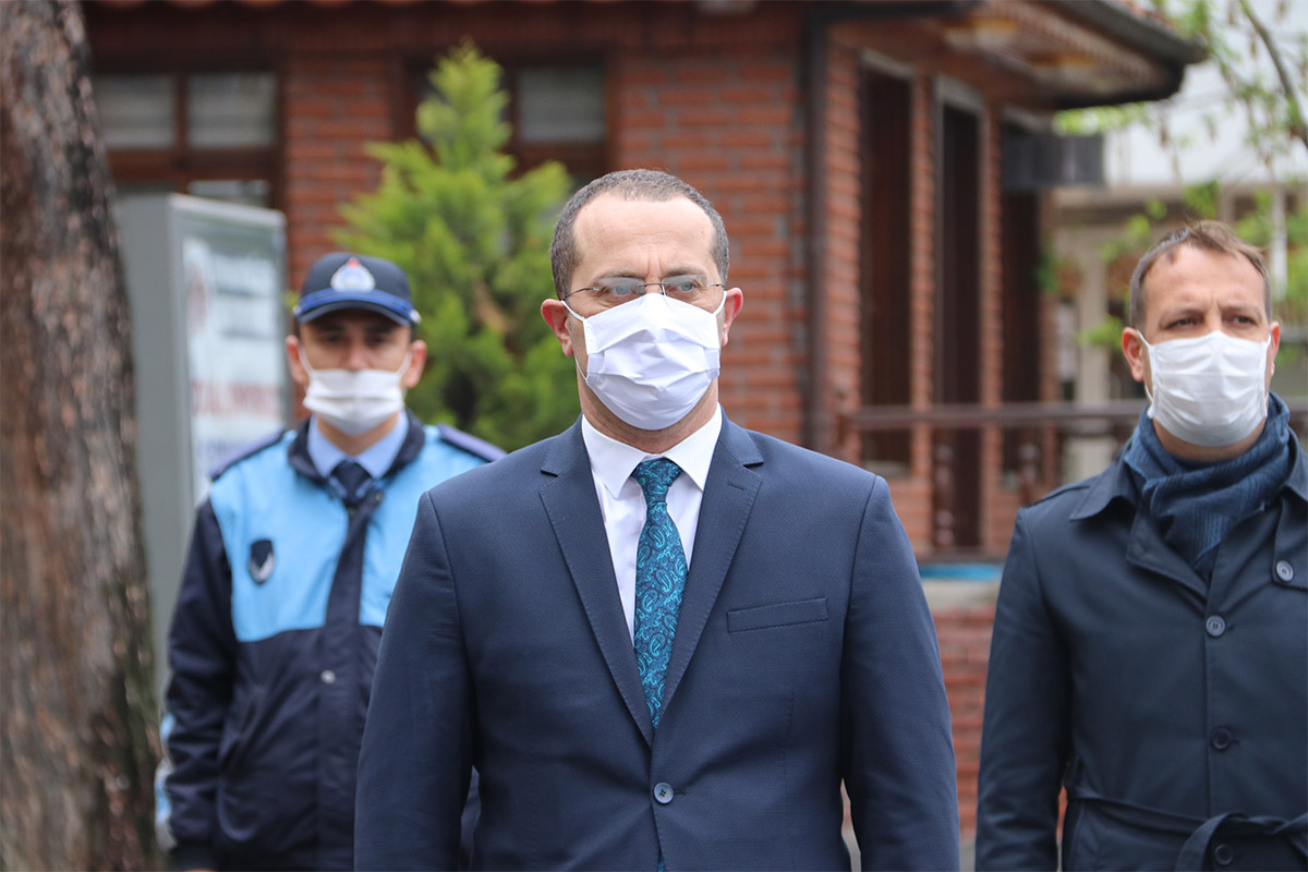 AKÇAABAT'TA 23 NİSAN KUTLAMALARI ÇERÇEVESİNDE ÇELENK SUNMA TÖRENİ YAPILDI.