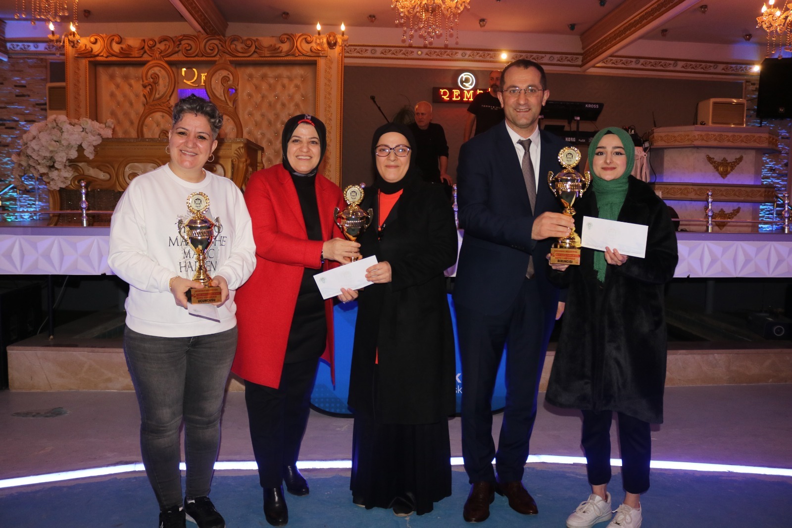 AKÇAABAT’TA 8 MART KADINLAR GÜNÜ KUTLANDI