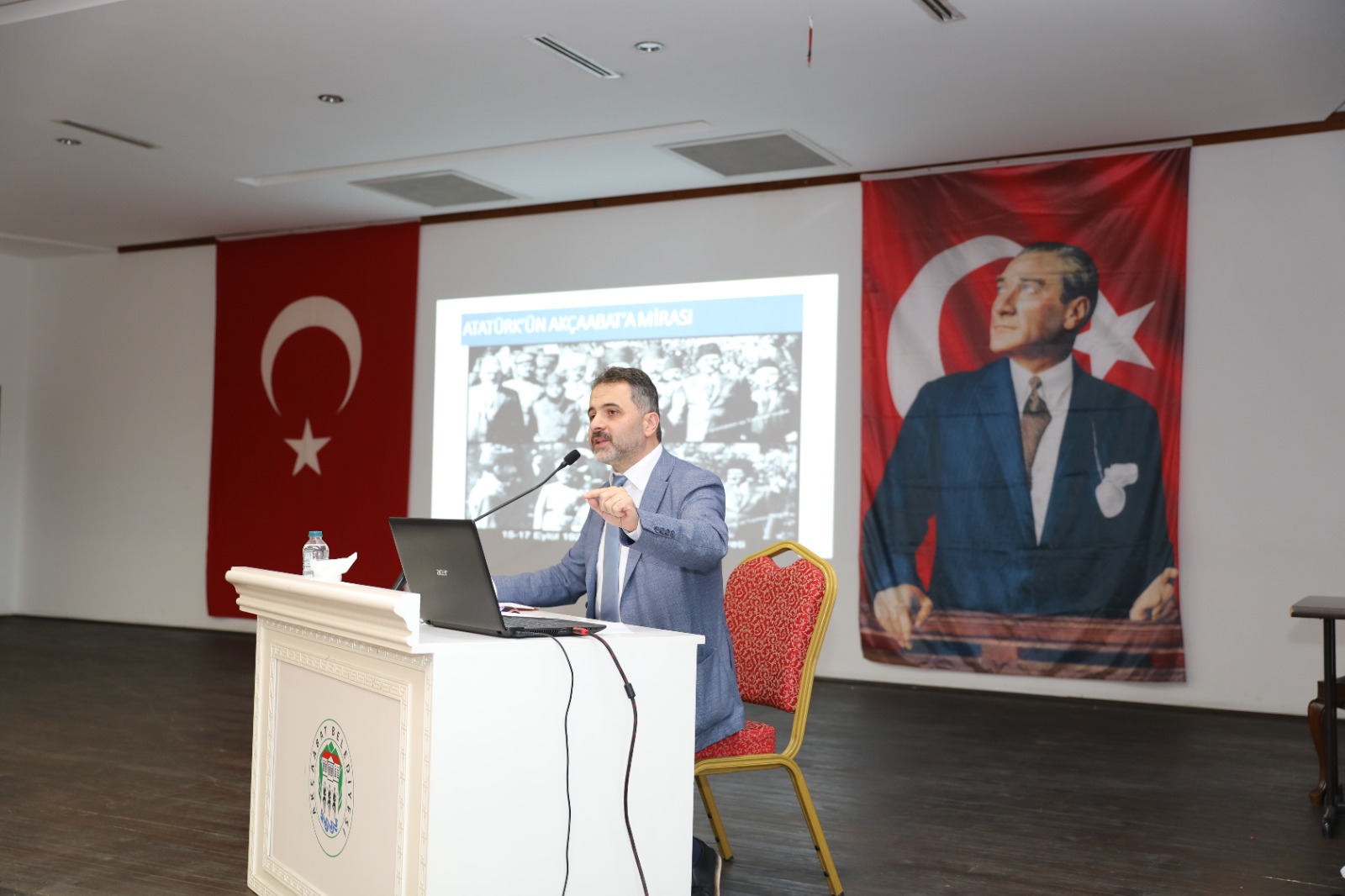 AKÇAABAT’TA ‘ATATÜRK’ÜN AKÇAABAT’A MİRASI’ KONULU KONFERANSA DÜZENLENDİ