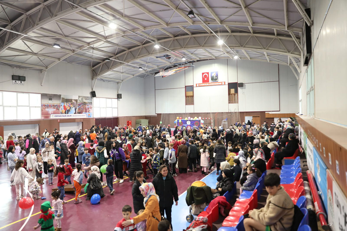 AKAABATTA EN RENKL ANNELER GN


