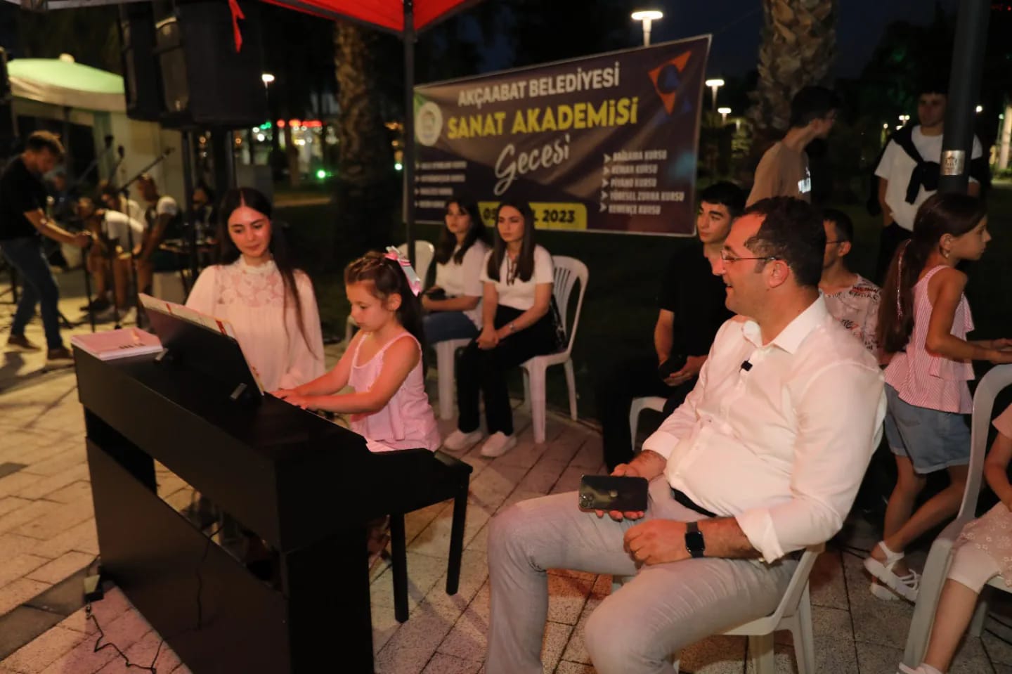 AKAABATTA SANAT AKADEMSݒNDEN AIK HAVA PERFORMANSI