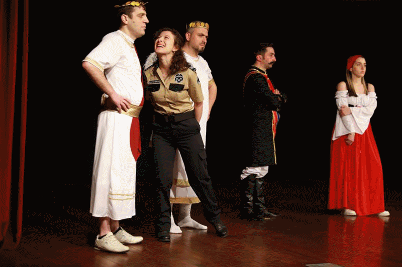 AKÇAABAT’TA TİYATRO ŞÖLENİ DEVAM EDİYOR