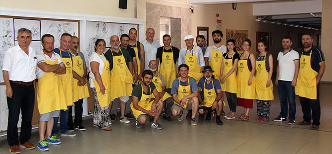 Akaabat'ta Ulusal Resim altay.