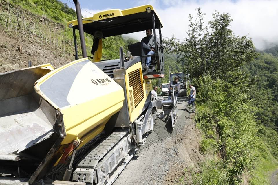 AKÇAABAT’TA YOL BAKIM ONARIM ÇALIŞMALARI SÜRÜYOR