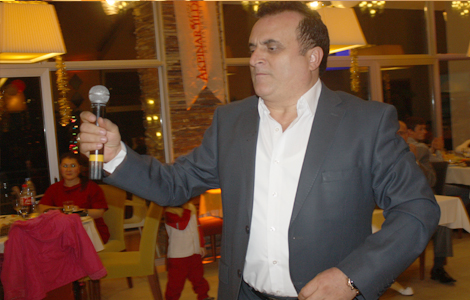 Akpnar Yldzl restaurant ta doyasya elendiler.