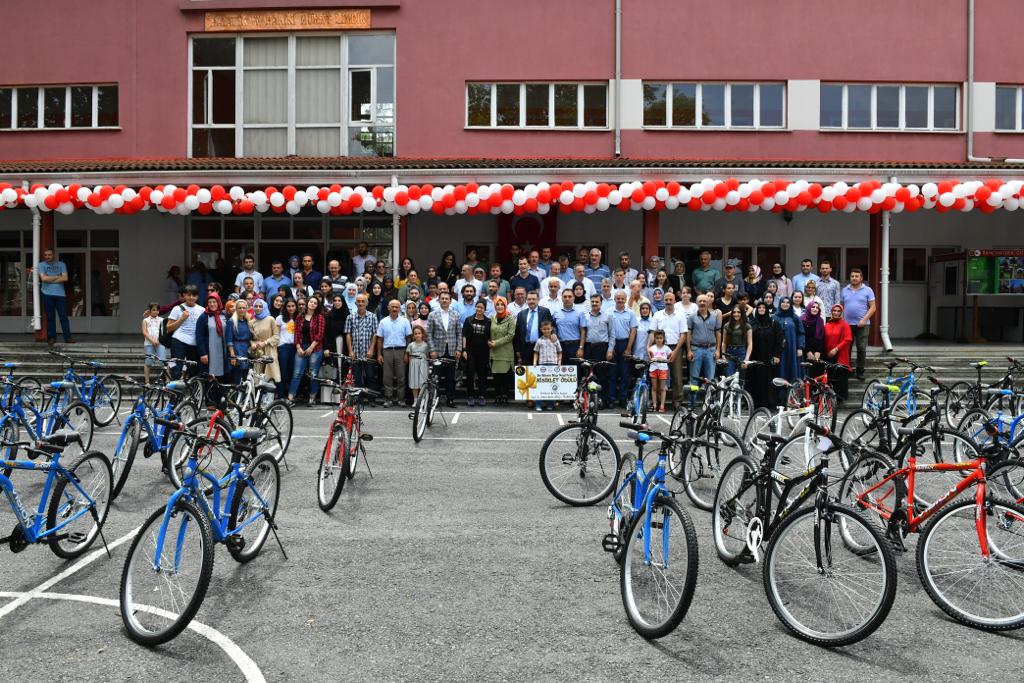 Altmış bir öğrenciye altmış bir bisiklet