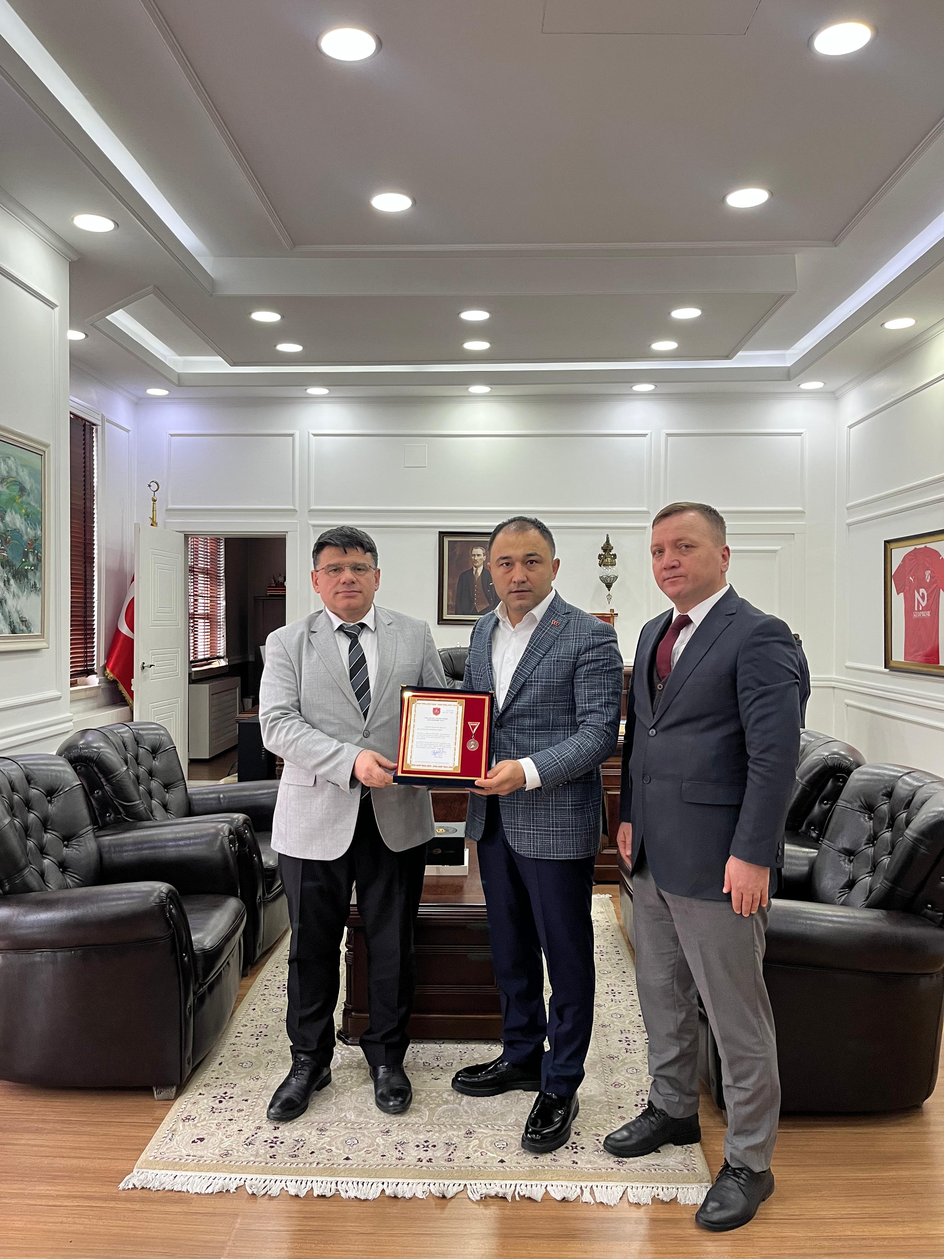 ANADOLU LİSESİ’NDEN ÖRNEK DAVRANIŞ!