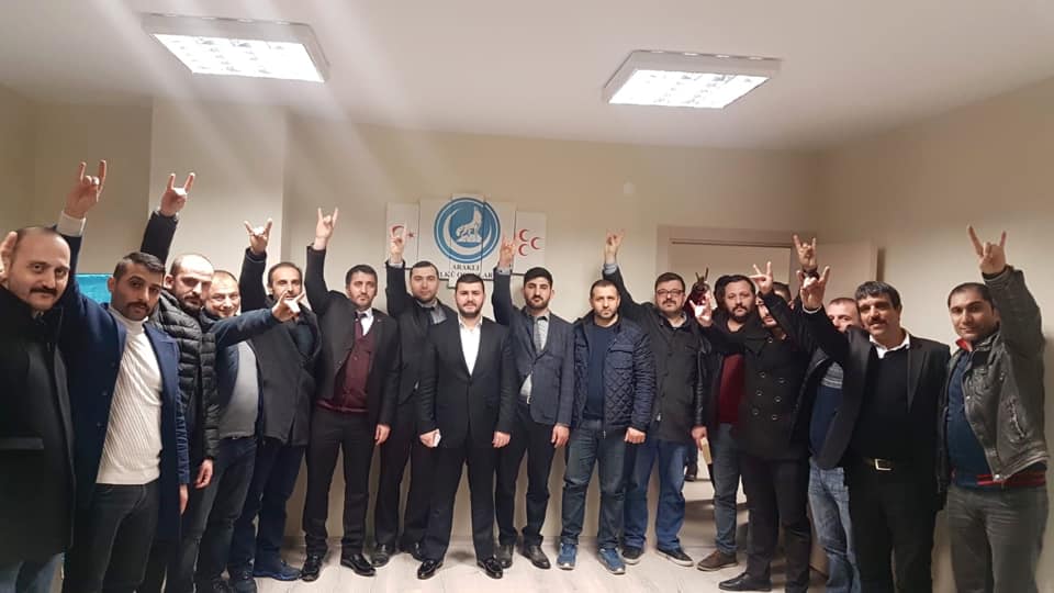 Araklı Ülkü Ocaklarında bayrak değişimi gerçekleştirildi.