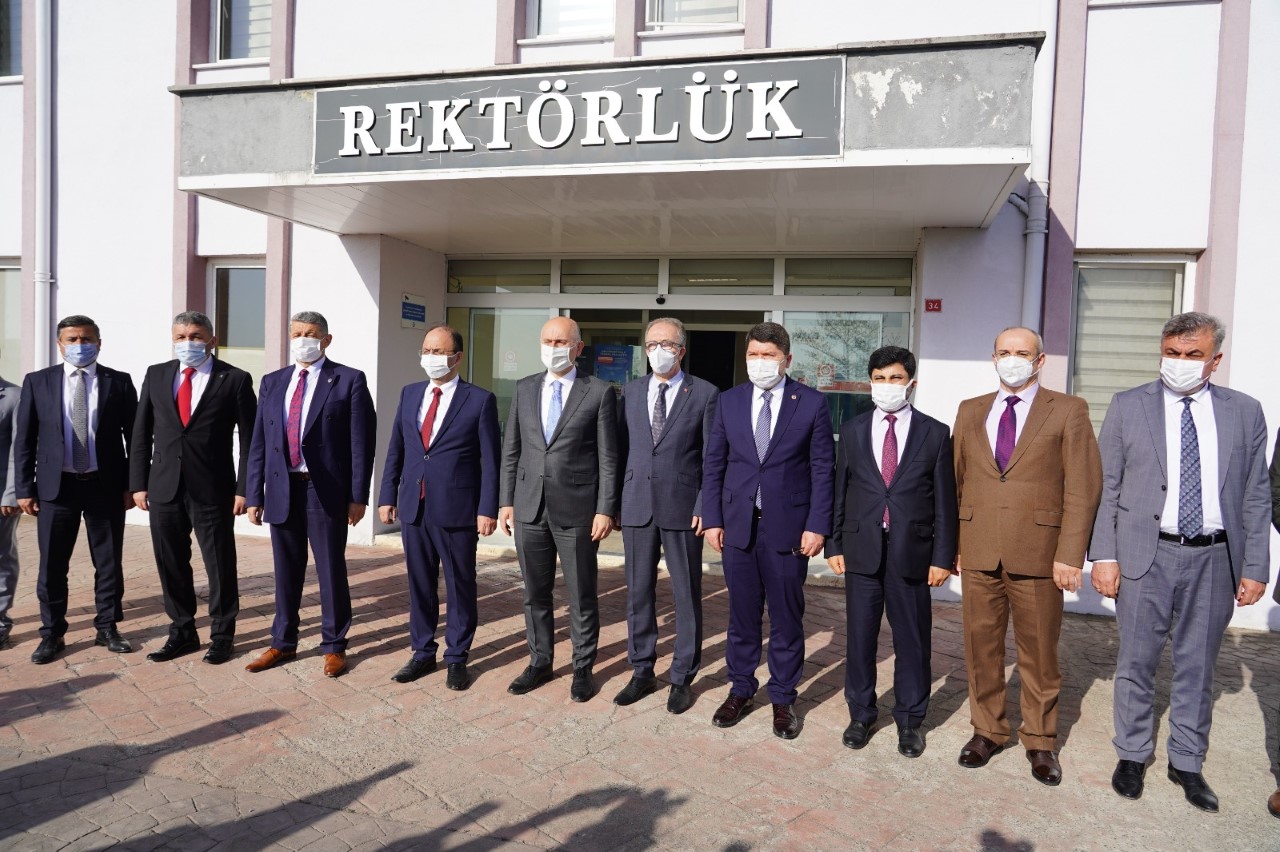 Bakan Karaismailoğlu, Bartın Üniversitesi’nden övgüyle bahsetti