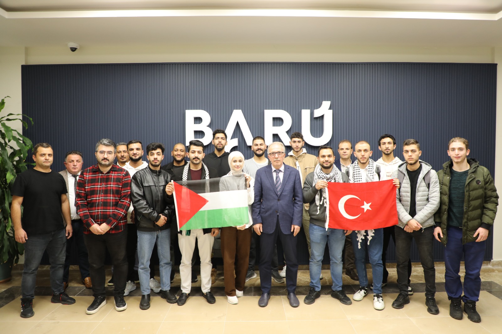 BARÜ Rektörü Prof. Dr. Orhan Uzun, Filistinli öğrencilerle bir araya geldi