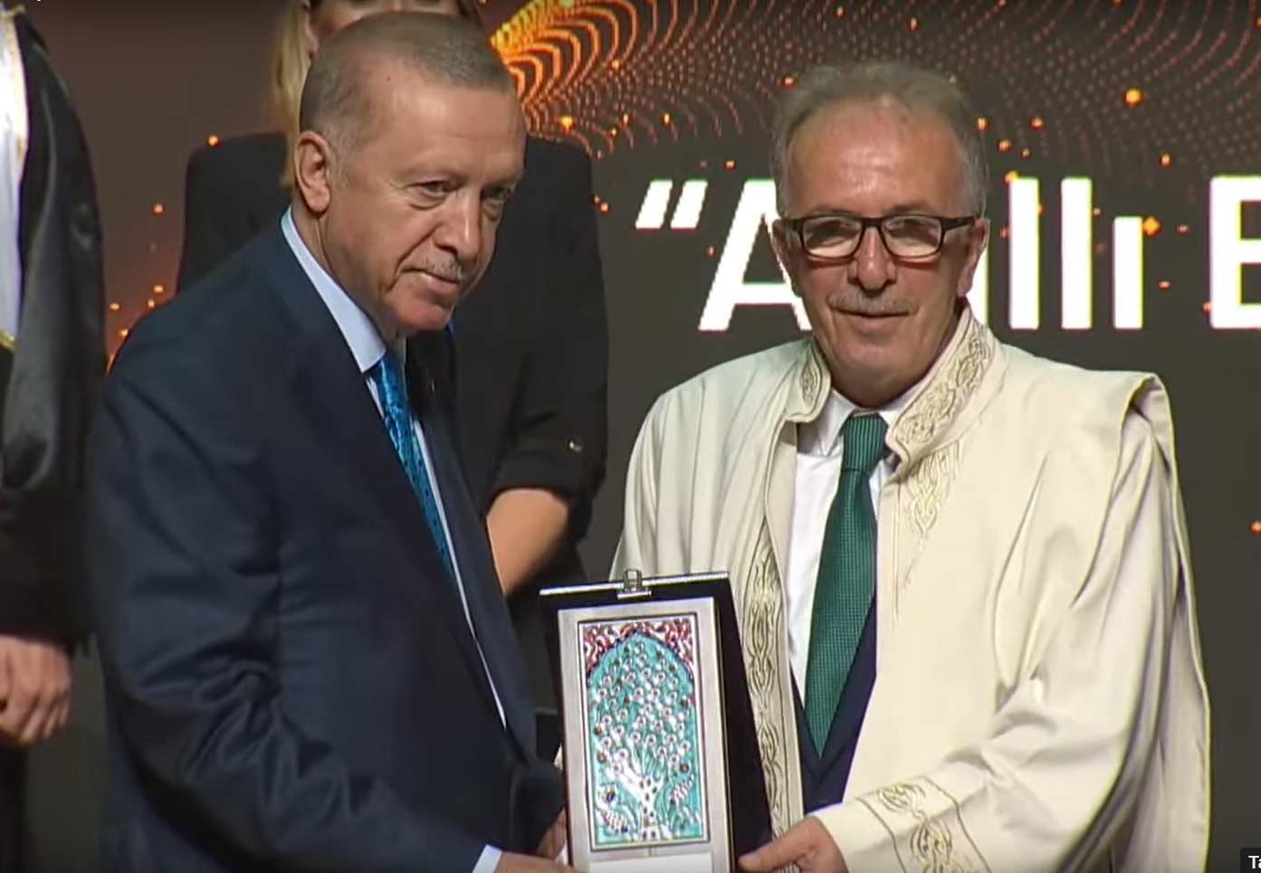 BARÜ’ye “Yerel Kalkınmaya Katkı” ödülü verildi