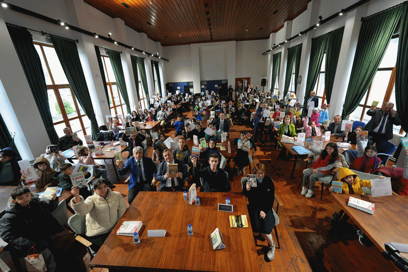 BAŞKAN EKİM, ÇOCUKLARLA KÜTÜPHANEDE BULUŞTU