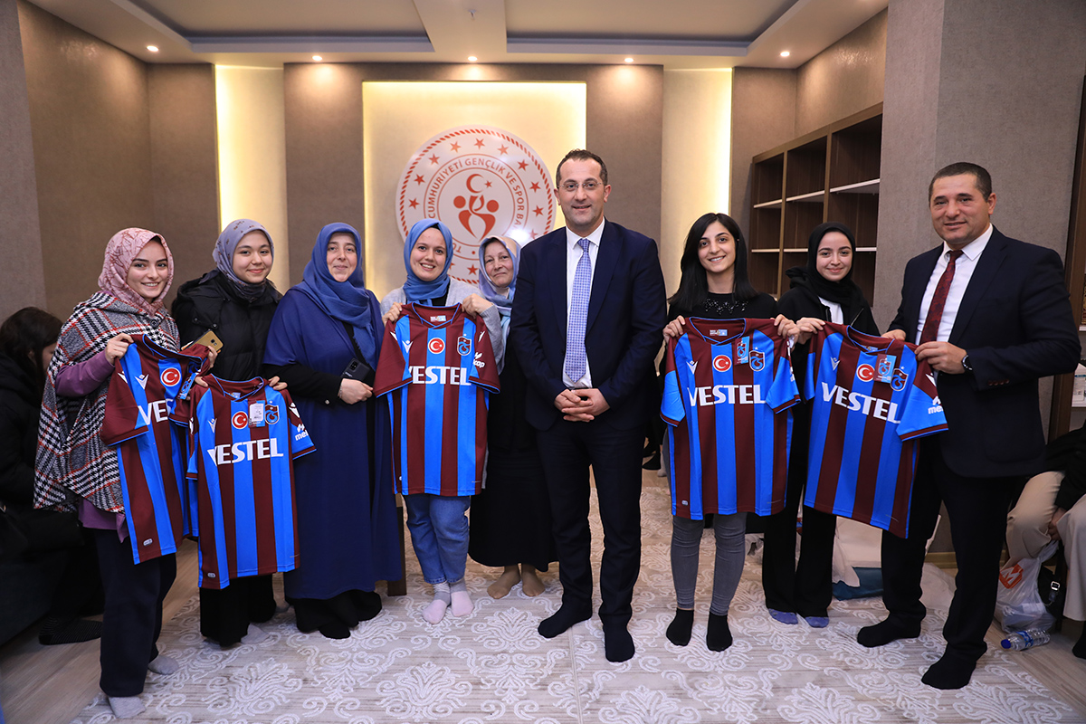 BAKAN EKM SABAH AKAM GENLERLE BRLKTE
