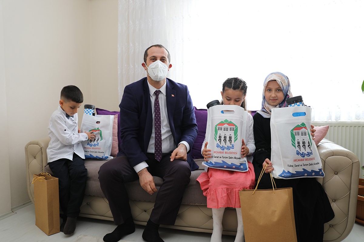 Başkan Ekim’den 23 Nisan’da Doğum Günü Sürprizi