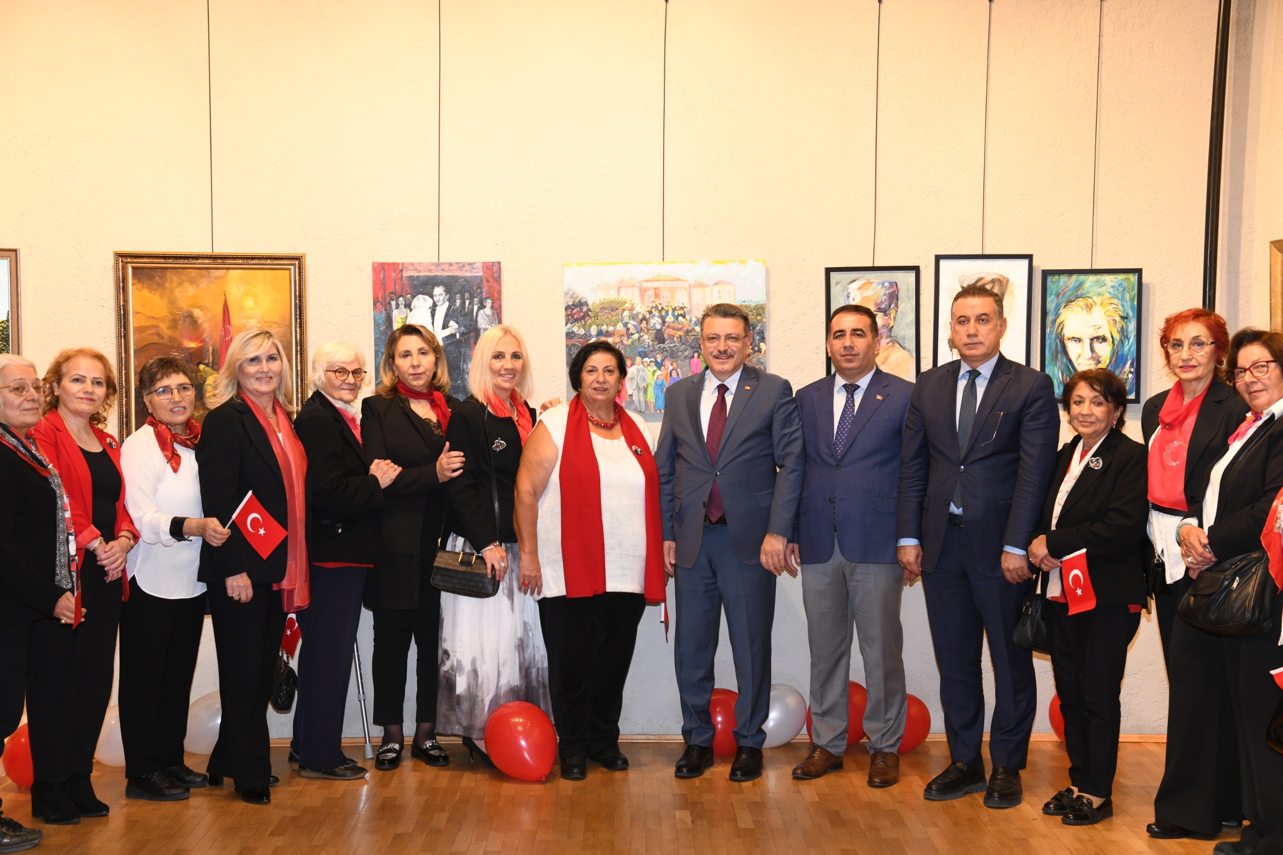 BAŞKAN GENÇ: “CUMHURİYET RUHUNU SANATLA YAŞATIYORUZ”