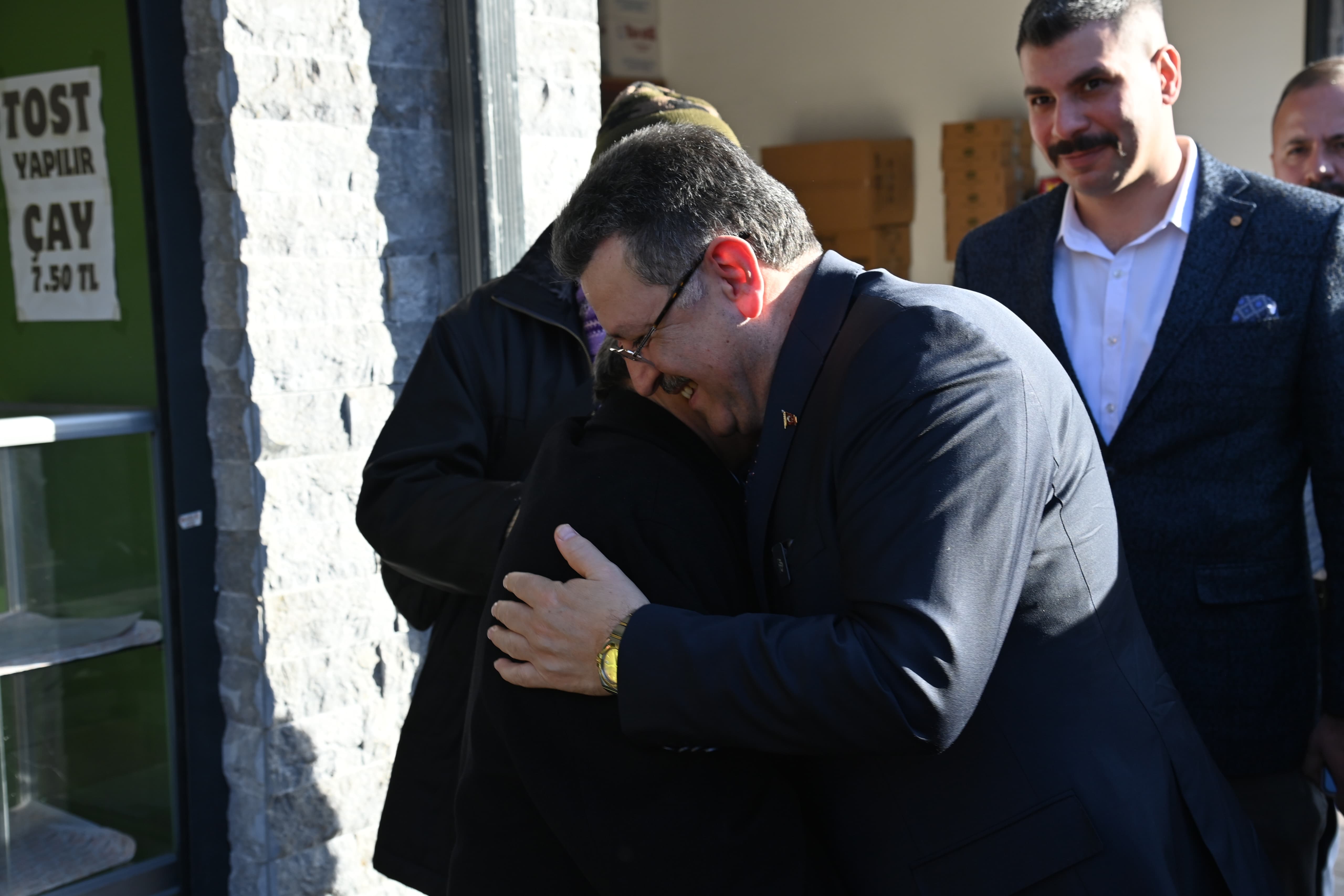 BAŞKAN GENÇ KADINLAR HALİ’Nİ ZİYARET ETTİ