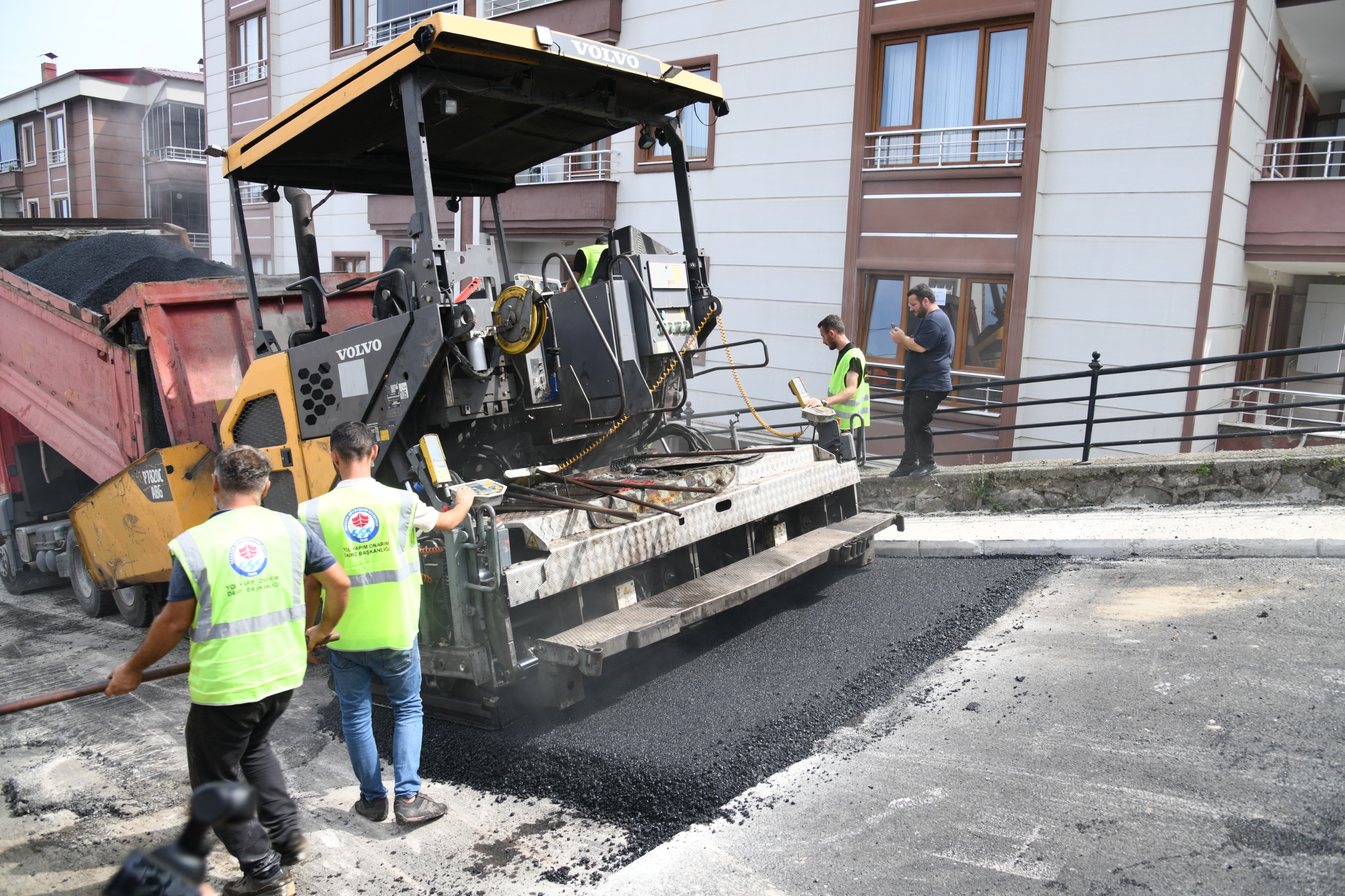 Başkan Genç, Ortahisar’da devam eden asfaltlama çalışmalarını değerlendirdi: