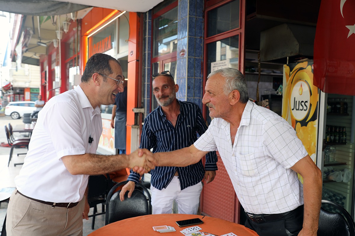 BAKAN OSMAN NUR EKM, MAHALLELERDE ESNAF VE VATANDALARLA KUCAKLATI