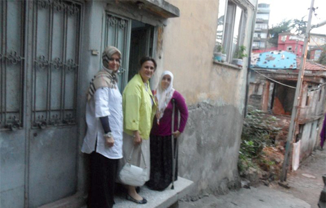 Bayan Kızılcık, İpekçi Ailesinin Evine Misafir Oldu