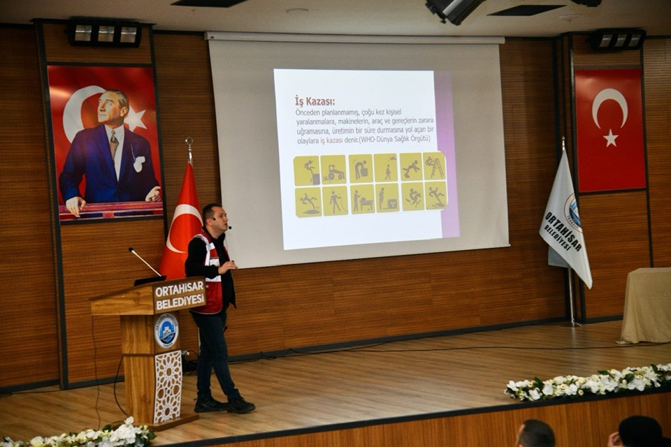 BELEDİYE PERSONELİNE İŞ SAĞLIĞI VE GÜVENLİĞİ EĞİTİMİ VERİLDİ