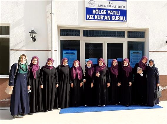 BÖLGE YATILI KIZ KUR’AN KURSU GURURLANDIRDI