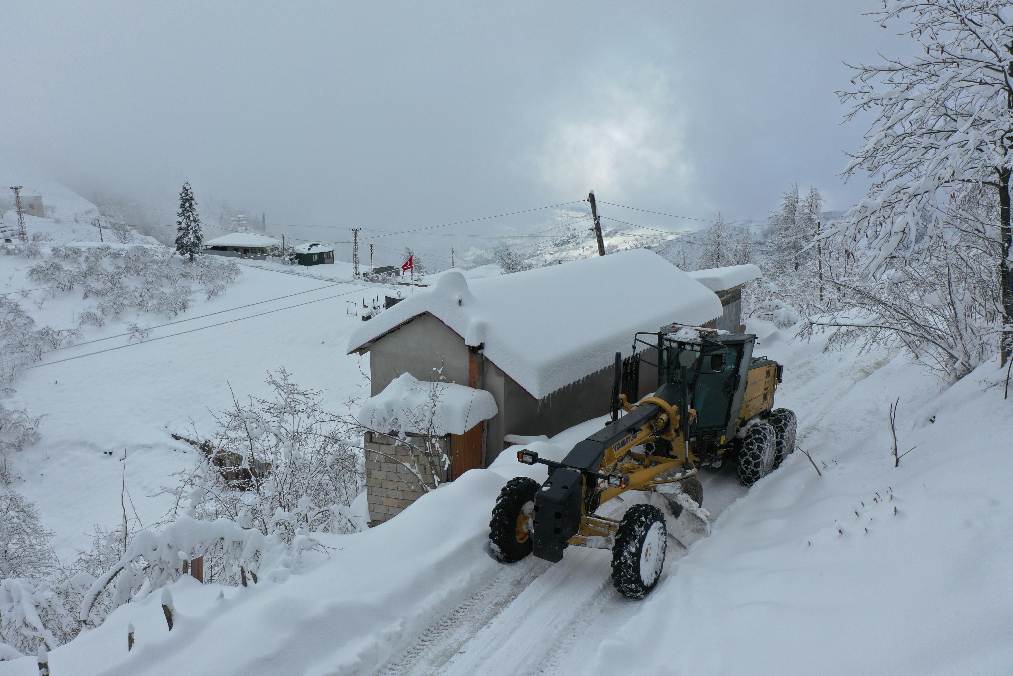 BÜYÜKŞEHİR 85 MAHALLE YOLUNU ULAŞIMA AÇTI