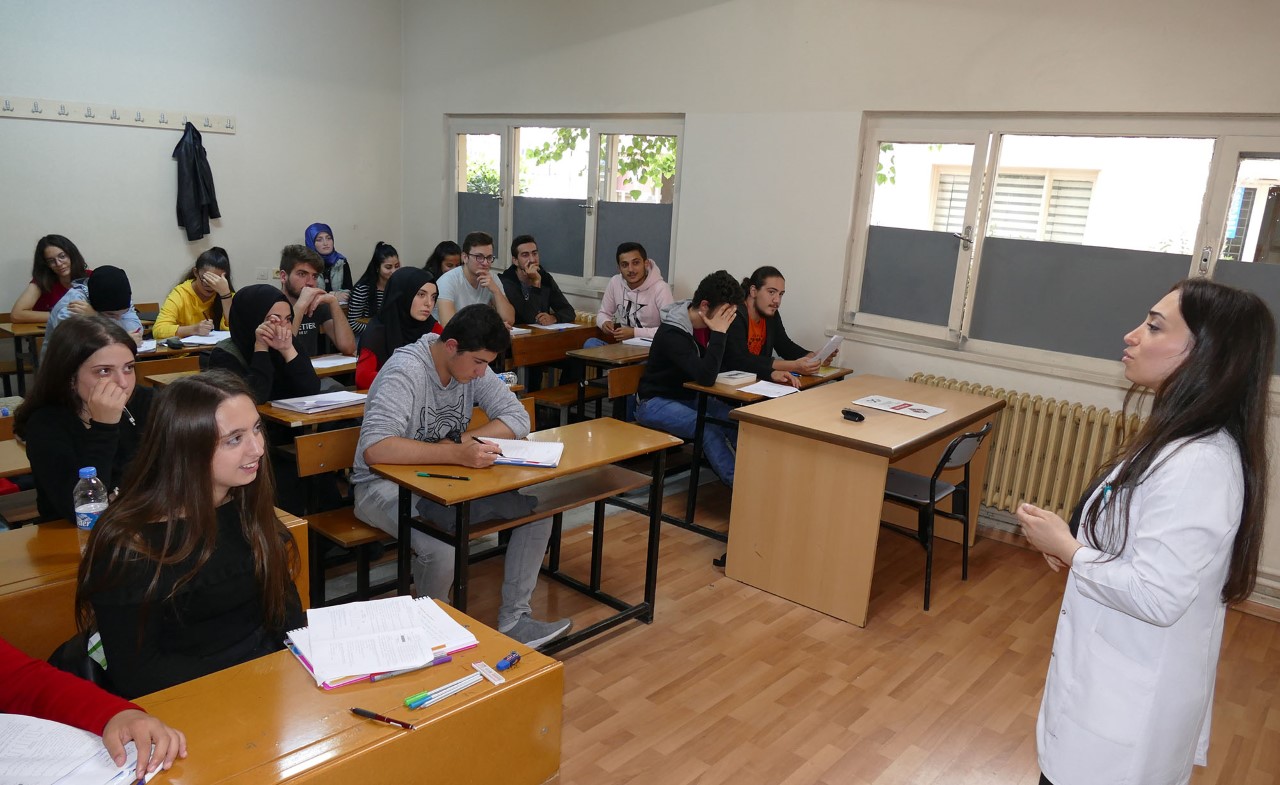 Bykehir Belediyesi dershanesinde eitime baland

